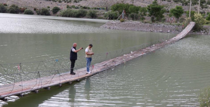 Tortum Gölü dokuz metre yükseldi, şelale coştu