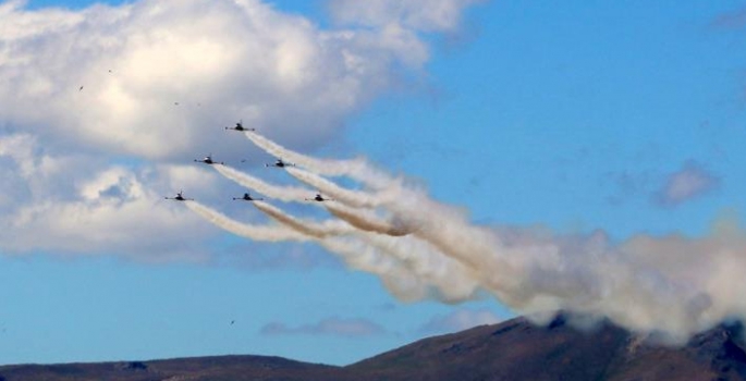 Türk Yıldızları ve Çelik Kanatlar’ın gösterisi nefes kesti