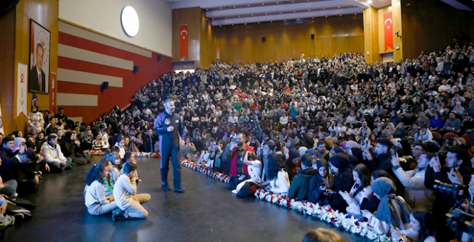 Türkiye’nin ilk astronotu Gezeravcı’ya sevgi seli