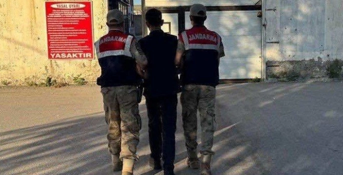 Uyuşturucu hükümlüsünü jandarma yakaladı