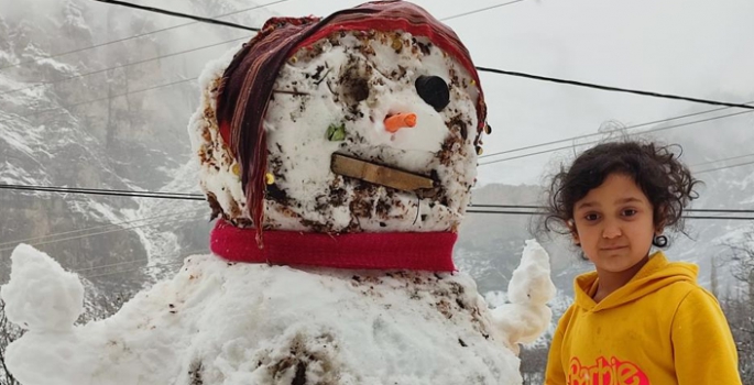 Uzundere’de çocukların kar eğlencesi