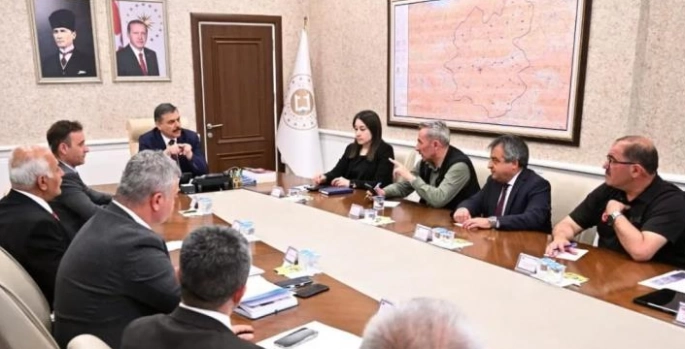 Uzundere’deki toprak kayması mercek altında