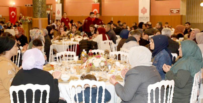 Vakıflardan ‘Bir Lokma, Bin Sofra’ iftarı