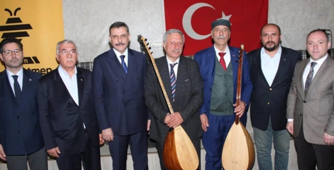 Vali Çiftçi aşıkları dinledi