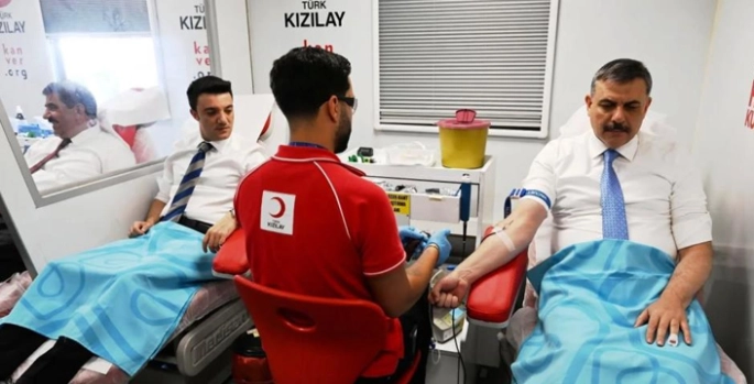 Vali Çiftçi’den 44. kan bağışı