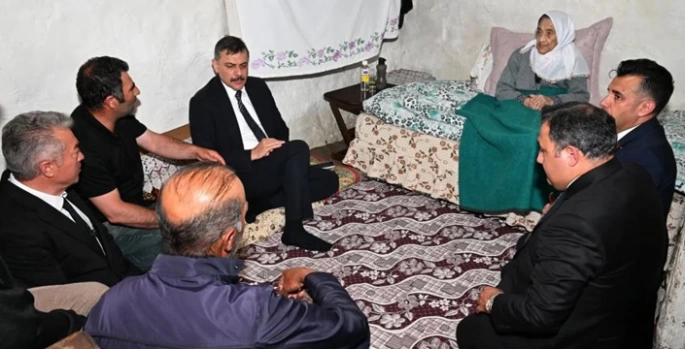 Vali Çiftçi’den gönül dokunuşu: Asırlık çınarla buluştu