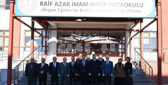 Vali Çiftçi’den İmam Hatip Ortaokulu’na ziyaret