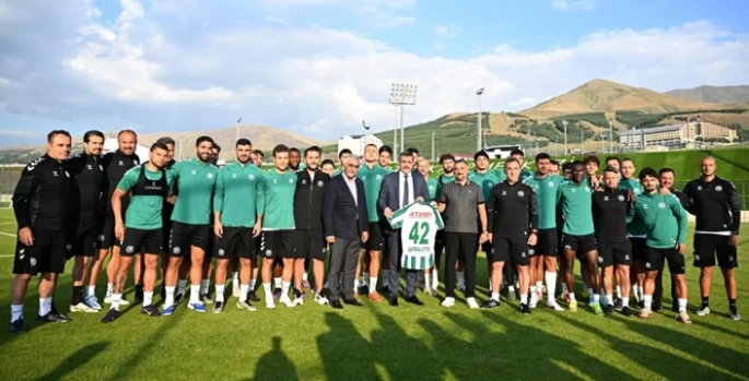 Vali Çiftçi'den Konyaspor’a kamp ziyareti
