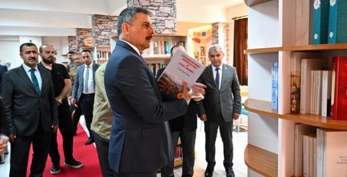 Vali Çiftçi’den kütüphane ziyareti