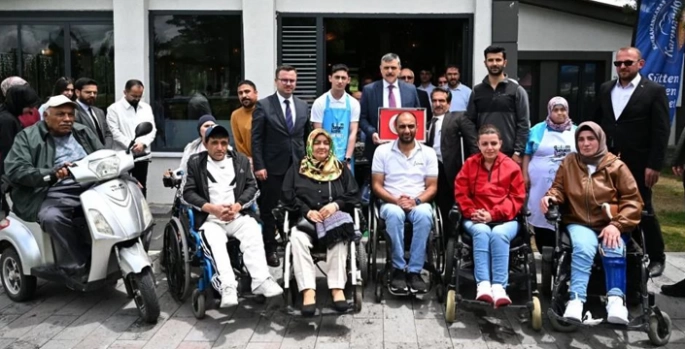 Vali Çiftçi, engelli vatandaşlarla bir araya geldi