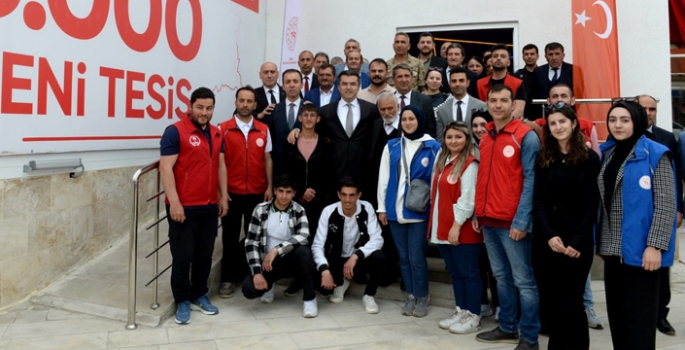 Vali Memiş, halay çekti, bilardo ve tenis oynadı