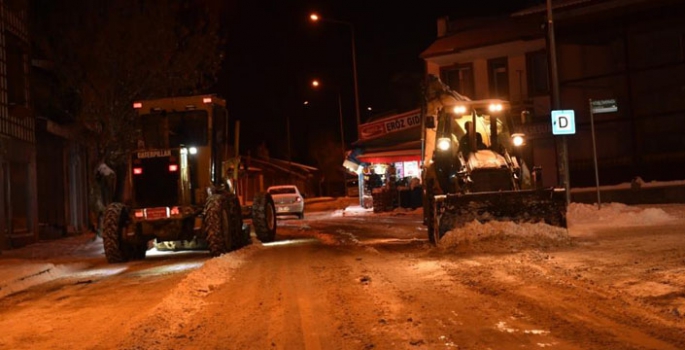 Yakutiye’de yoğun kar mesaisi