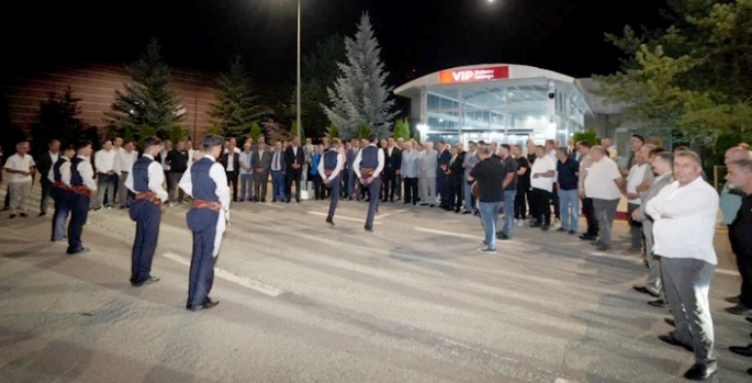 Yalçın'a coşkulu karşılama