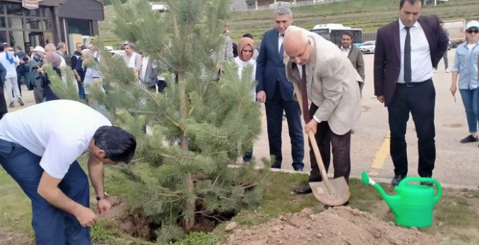 Yarına nefes için fidan diktiler