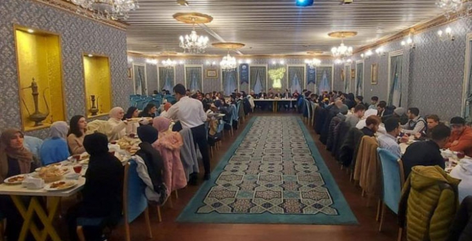 YDV misafir öğrencileri iftarda ağırladı