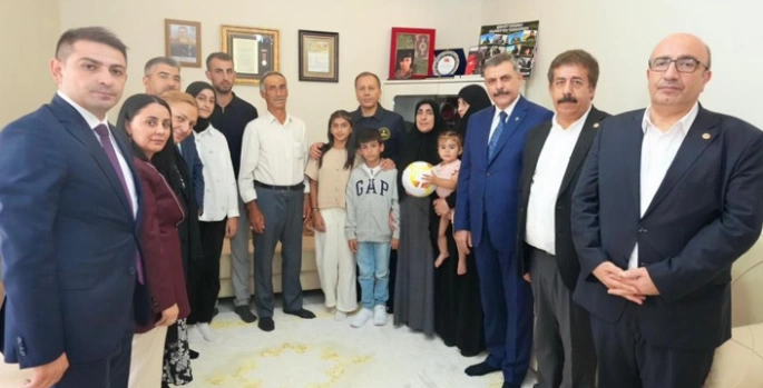 Yerlikaya, Erdoğan’ın mektubunu şehit ailesine okudu