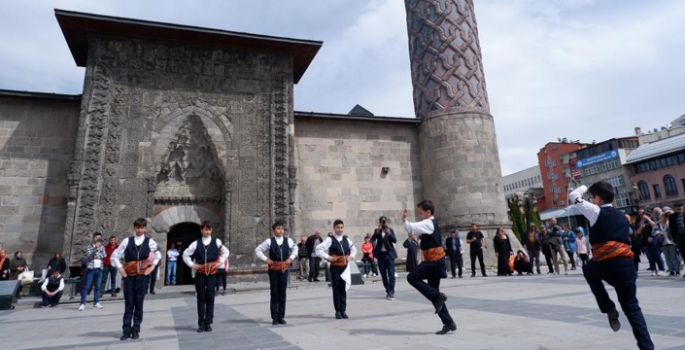 Yöresel tatlar görücüye çıktı