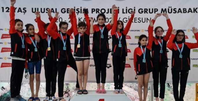 Yüzmede bronz madalyalar Erzurum’a