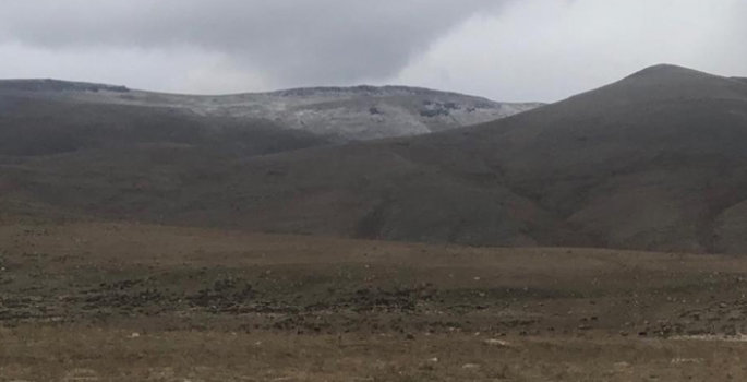 Zirve dolu yağışıyla beyaza büründü