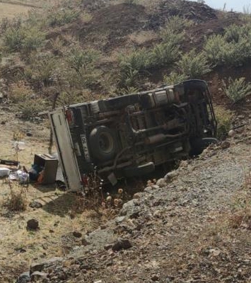 Bingöl’de kamyonet devrildi: 1 yaralı