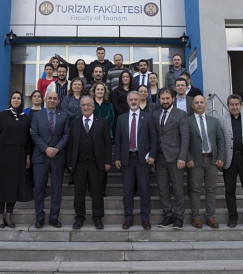 Çomaklı, fakülte ziyaretlerini sürdürüyor