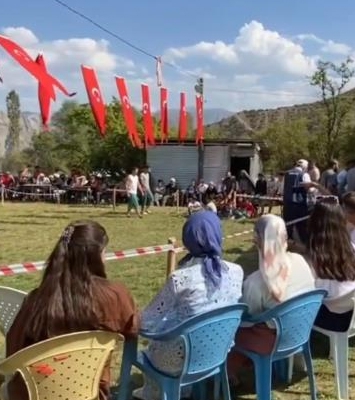 Karakucak Güreşleri'ni kadınlarda ilgiyle izledi