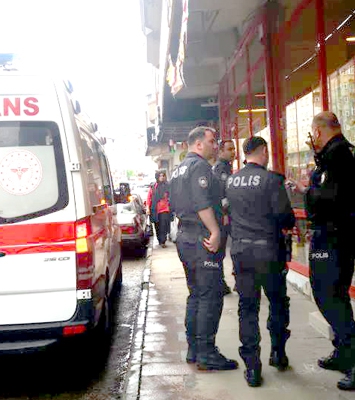 Parkta bıçaklı sopalı kavga: 1 yaralı