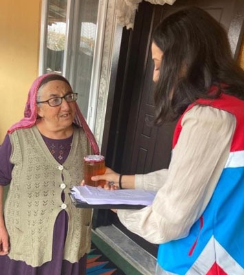 Yaşlılara tatlı jest